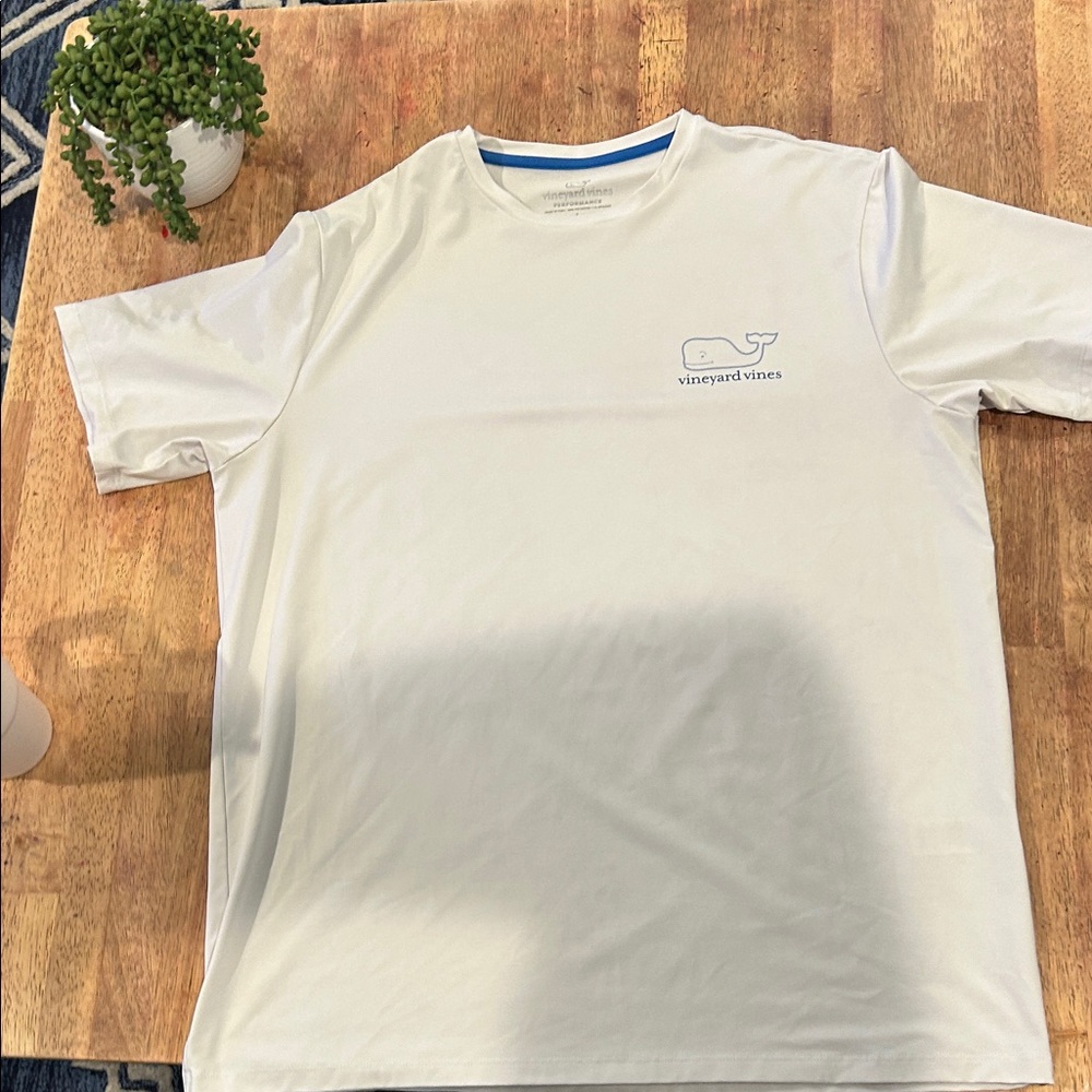Vineyard Vines Men's Classic Whale Performance Tee